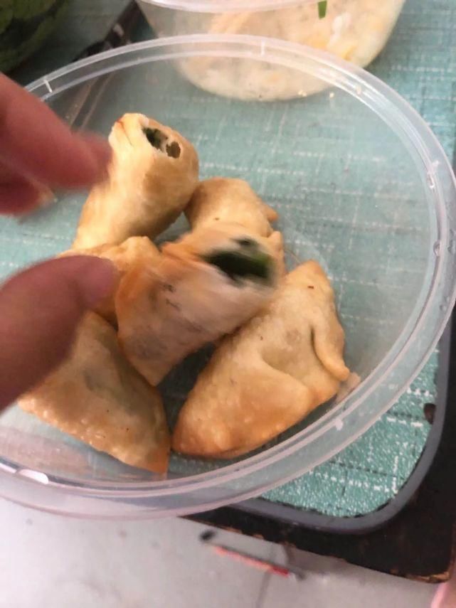 恶心别人吃过的饺子拿来二次销售,饺子上还有咬痕