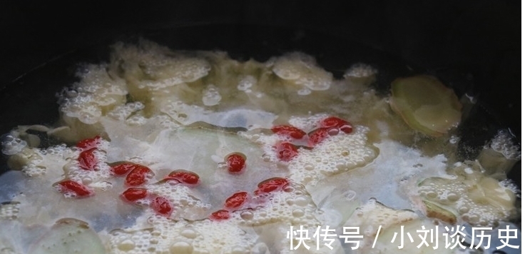奶奶|生姜加鸡蛋,太实用了,邻居奶奶用了几十年的方法,长见识