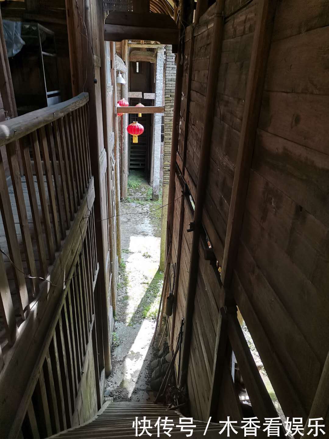 农村|第一次回农村老公家，被他家房子吓到了，这样的房子你们没见过！