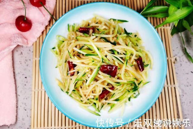 清洗干净|夏季，我常吃这2样，擦丝加料简单一拌，5分钟端上桌，低脂还美味