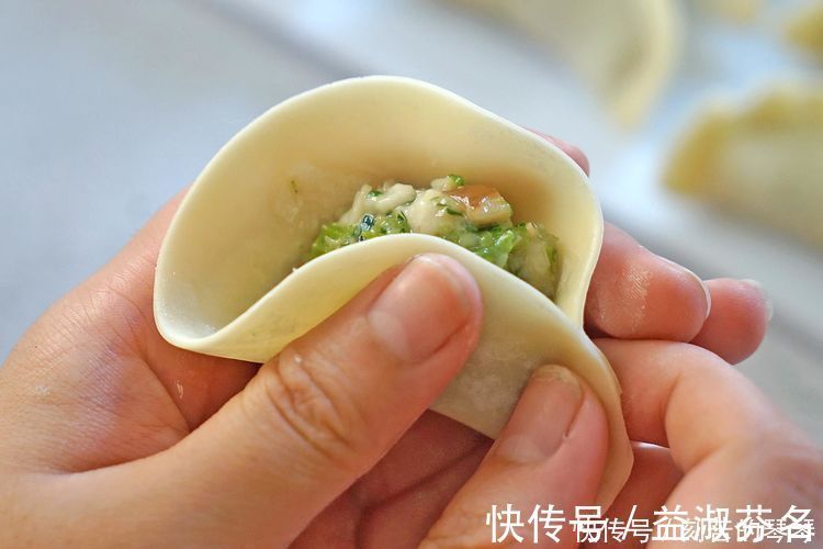 金针菇|金针菇你还在凉拌用它做饺馅包饺子，全家人都夸味道真棒