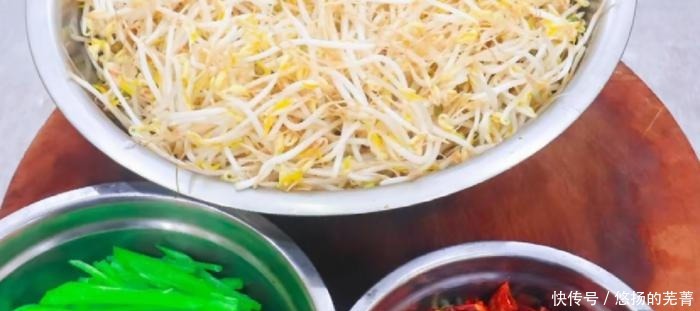 记住这三点,做出的绿豆芽清脆爽口,酸辣适中,老人孩子都爱吃