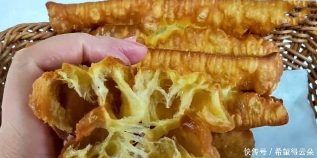 春天,教你在家炸油条,不放任何添加,蓬松酥脆,再也不用出去买!