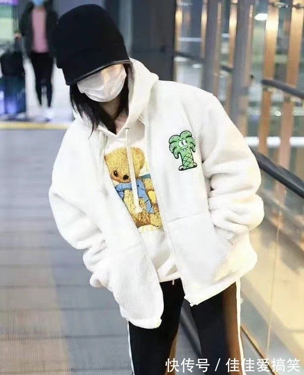 谢娜在家做炸酱面,老公视角下,娜姐笑容甜美,幸福感溢出屏幕