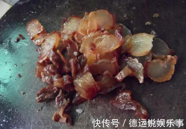 配菜|炒腊肉有技巧,不要切了就下锅炒,教您一招,不硬不咸,刚刚好