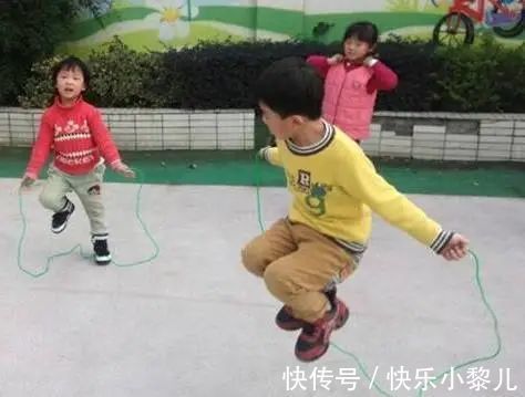 身体素质|第一次月经后,宝妈逼13岁女儿跳绳“长高”,结果惊喜变惊吓