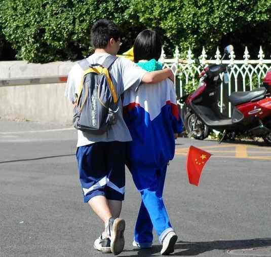 还记得那个＂宁愿坐宝马哭，不坐单车笑＂的女孩吗？现状引唏嘘