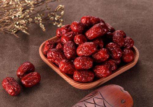 准妈妈们|家里有孕产妇,别再买红枣给她补血了,其实真正补血的是此3物