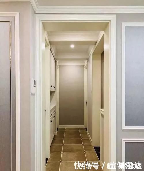 瓷砖|老公坚持在过道打柜子,完工后我懵了,电视墙十分抢眼,谁见过!