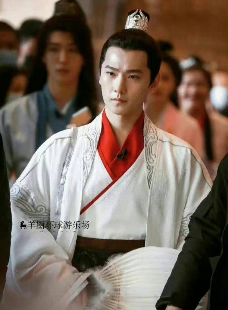 诸葛亮|春游家族COS三国人物!杨洋化身潇洒诸葛亮!关晓彤古装相获好评