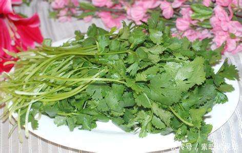香菜很多人爱吃,却不知道有这样的副作用,吃香菜的好处和禁忌
