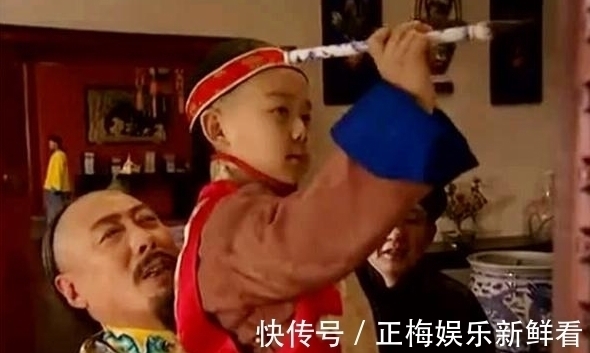 胤禛$康熙第一次见到孙子乾隆,为什么惊得放下了酒杯,他发现了什么
