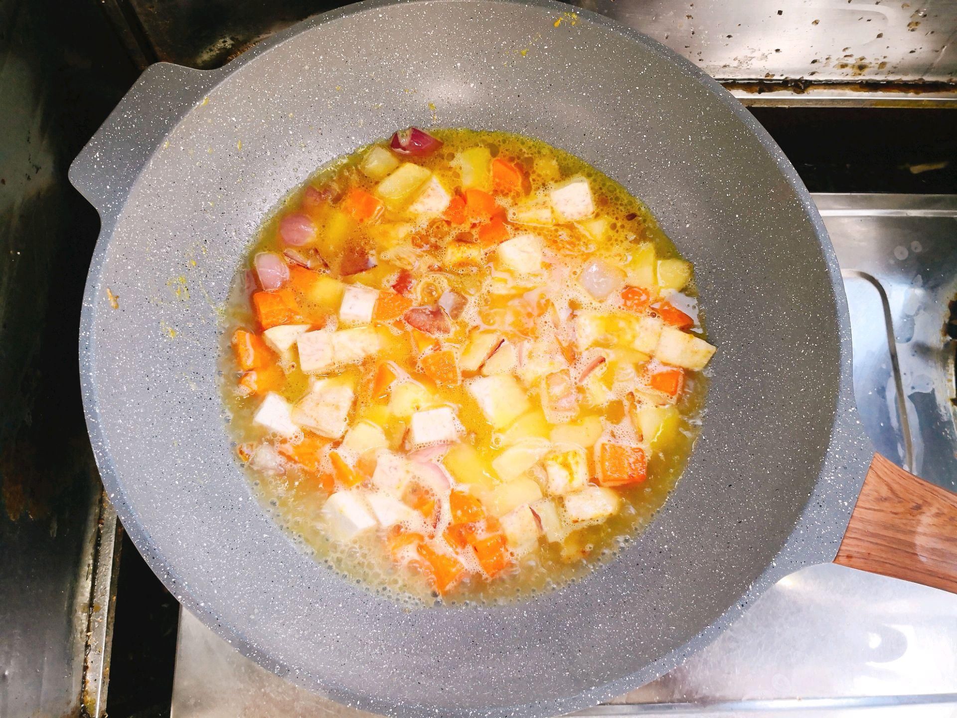 鲜香|鲜香四溢的咖喱芋头炒芦笋，营养健康，制作简单
