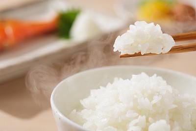 隔夜米饭，到底能不能吃？营养师：很多人不知道，看完转发家里人