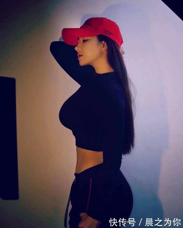 韩国|130斤韩国女神,拥有D杯蜜桃臀,身材前凸后翘,曲线性特别强