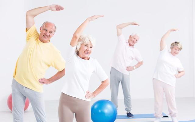 我是大医生|50岁是“长寿关键期”,睡前坚持4个习惯,身体健康,少生病