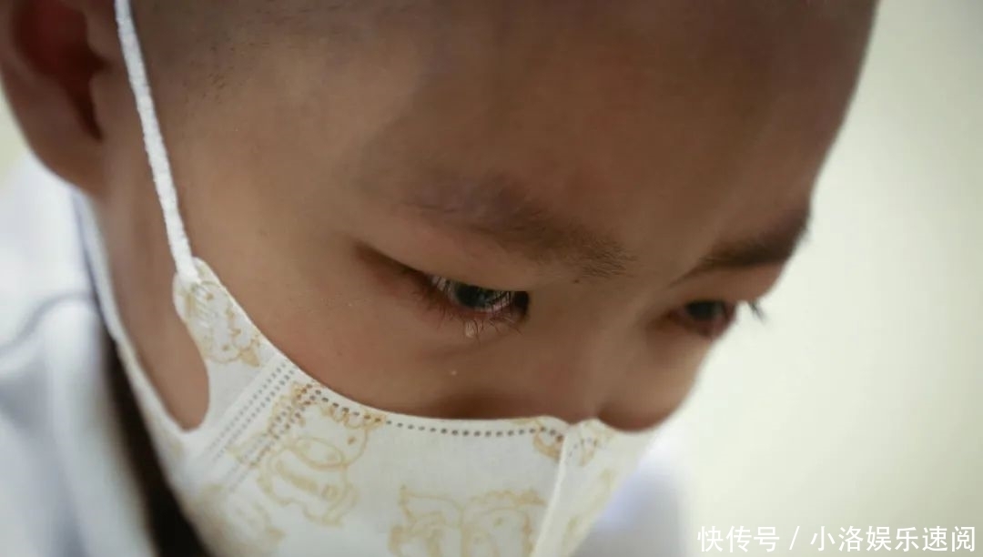 医生|女孩喊肚子疼,爸爸带她检查后崩溃,医生从她肚中取出“怪物”