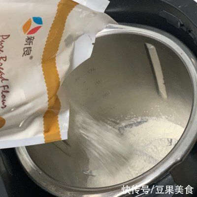 告诉你3个诀窍,在家也能做出豆沙面包卷卷