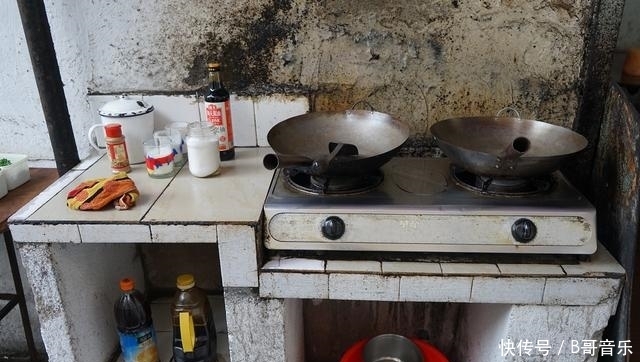 藏在破巷中的私房菜,五张桌子,一天营业两小时,想吃要提前预约