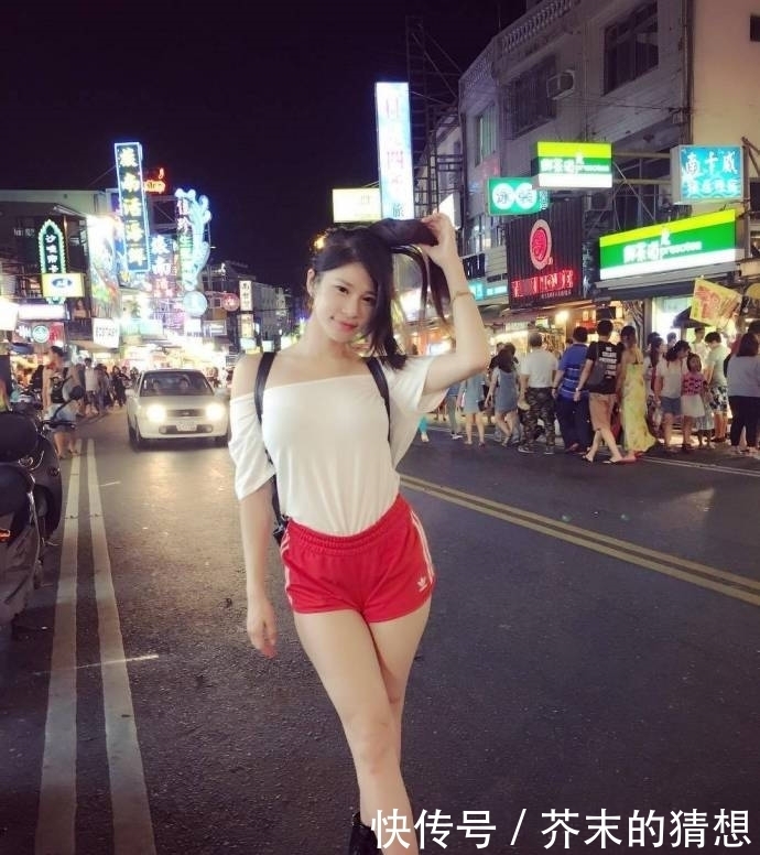 小姐姐|街拍:高挑有气质的美女,身姿丰腴线条明显大气又优雅!