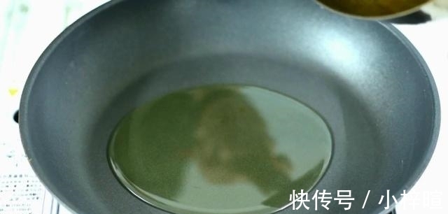 清香|葱油饼这做法火了，不揉面不烫面，清香酥脆，放上3天也不会硬