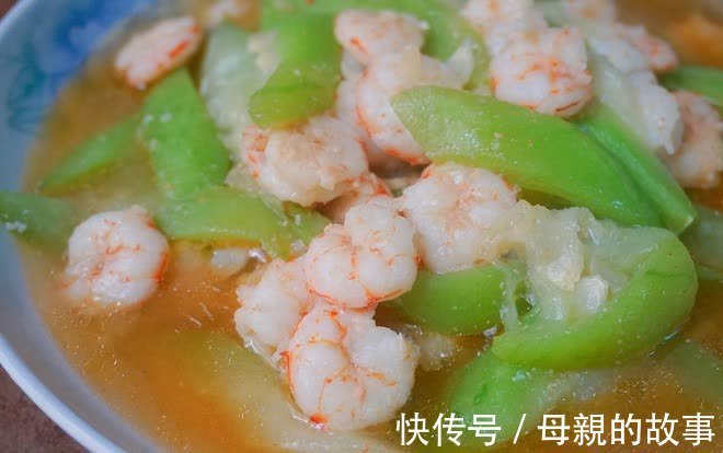 丝瓜|退休老两口，热夏爱吃的这道家常菜，讲究营养搭配，懂吃更健康