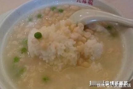 汤泡饭汤泡饭|这种饭别再喂给宝宝吃了，对宝宝肠胃伤害很大，很多老人都喜欢喂