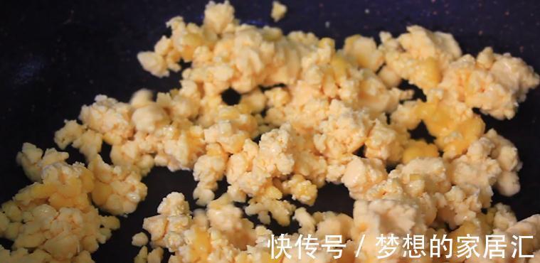 陕西中年夫妻的简约午餐,一盘玉米面走红朋友圈,勾起了儿时回忆