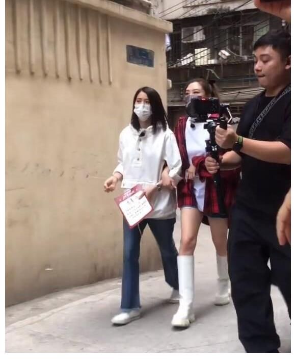 大湾区嫂子路透照曝光！袁咏仪靠河东狮吼开门，曾伪装工作员追星