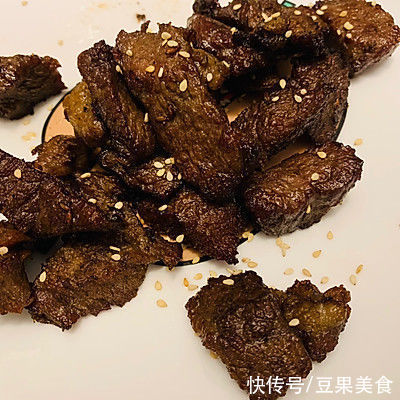 孜然牛肉|大厨教我的孜然牛肉的做法，确实比我自己做的讲究