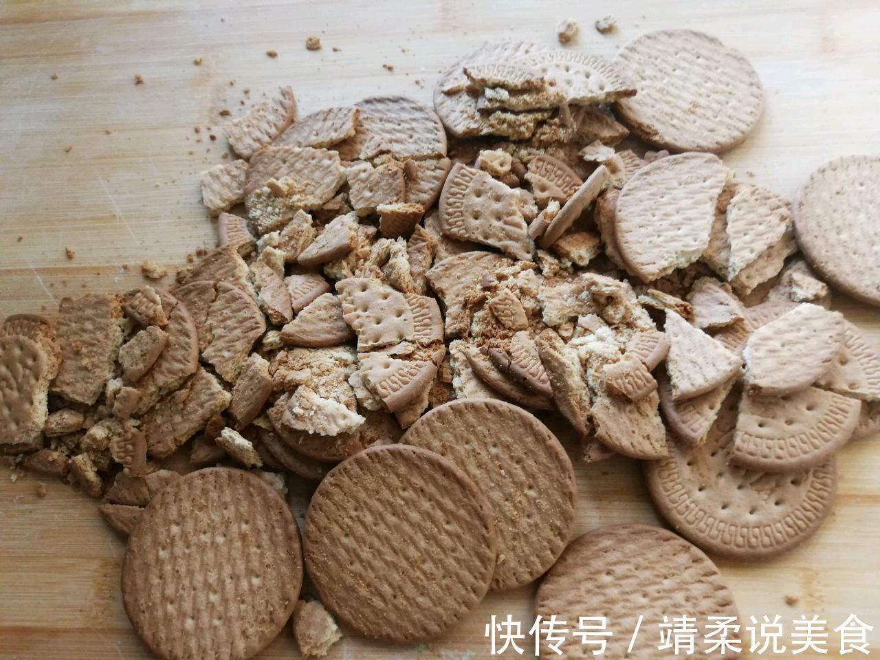 生乳酪草莓慕斯蛋糕，不仅颜值高，味道也甜美