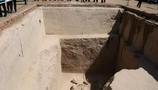 花尔楼遗址出土五件青铜器,其中一件青铜俎,为何悬着两个铃铛