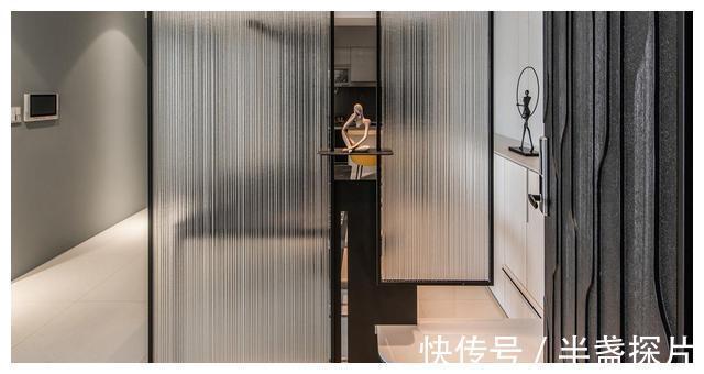 电视背景墙|入户见厅没有独立玄关？看看这家的设计，效果实用又轻盈通透！