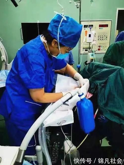 孕妈|孕妈饮食不注意 竟致母子同遇险,医生提醒:孕期异常呕吐腹痛别大意