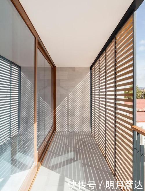 百叶帘|以后阳台我也不封,这样幕布搭木架上遮阳,跟豪宅小露台一样惬意