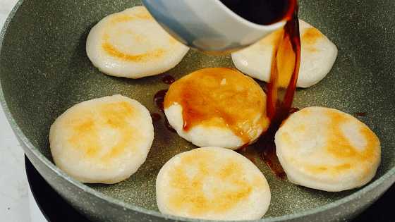 过年都要抢着吃的红糖糍粑！软糯香甜，寓意团团圆圆，全家人都爱