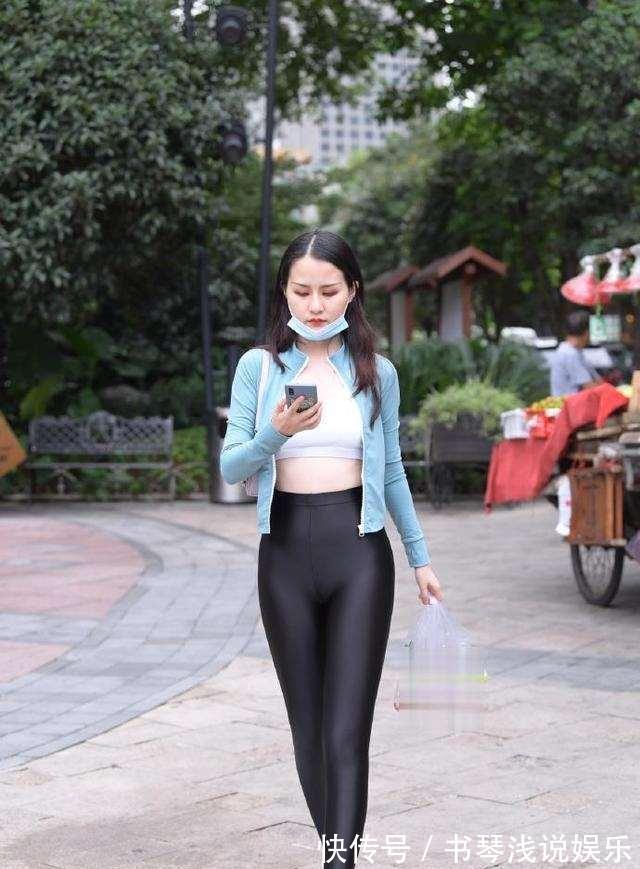 秘籍 瑜伽裤遮肉的穿搭秘籍，不装嫩不显老，更显气质
