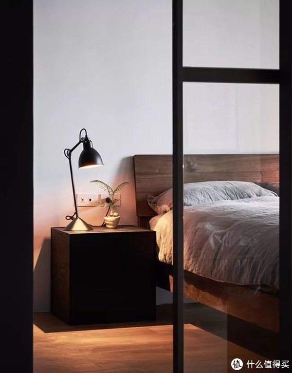 小空间|生活艺术家 篇二十八:成都夫妻的45㎡婚房火了,坚持一体式布局,却有藏不住的高级感