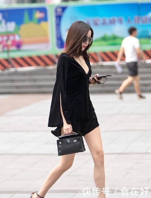街拍肤白貌美大长腿,迷人的小姐姐总是很会穿搭