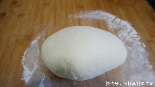 锅中|酱肉包子,整粒的肉丁,嚼起来真带劲