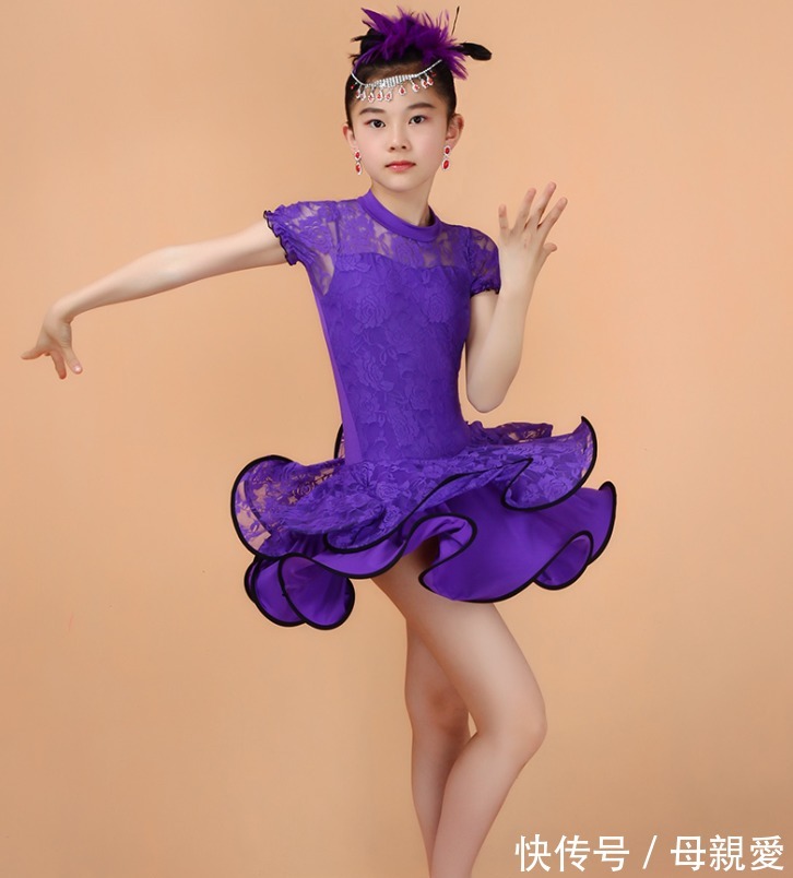 拉丁|孩子穿着“半透明”纱裙,在广场上练拉丁舞,路人怒斥:有伤风化
