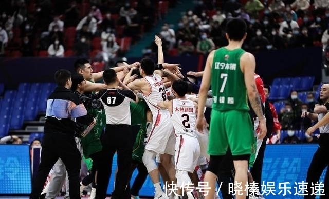 威姆斯|韩德君威姆斯爆发冲突,胡明轩被驱逐!辽宁双杀广东,付豪38+10