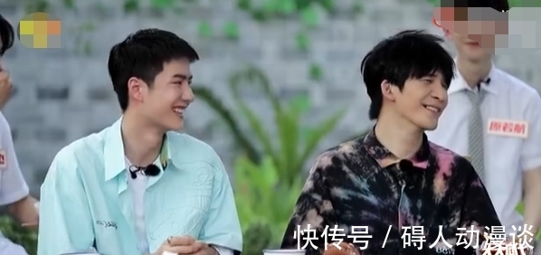 奥尼尔|王一博钱枫用同款水杯喝水,钱枫喝水像奥尼尔,王一博秒变小朋友