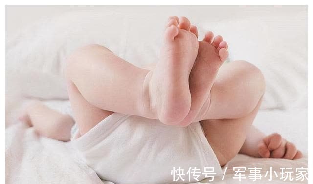 肥皂|女婴身上味道刺鼻,一天洗3次澡也没用,医生检查后说出了原因