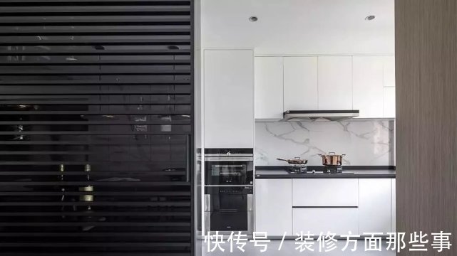 百叶|160㎡现代简约风,木饰面+黑色百叶,通透高级有气质!