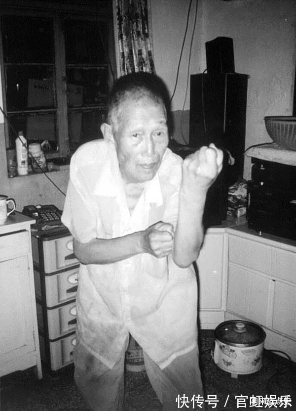 李仲轩$中华武术最后一个高峰的见证者,34岁便退隐江湖,从未收过徒弟