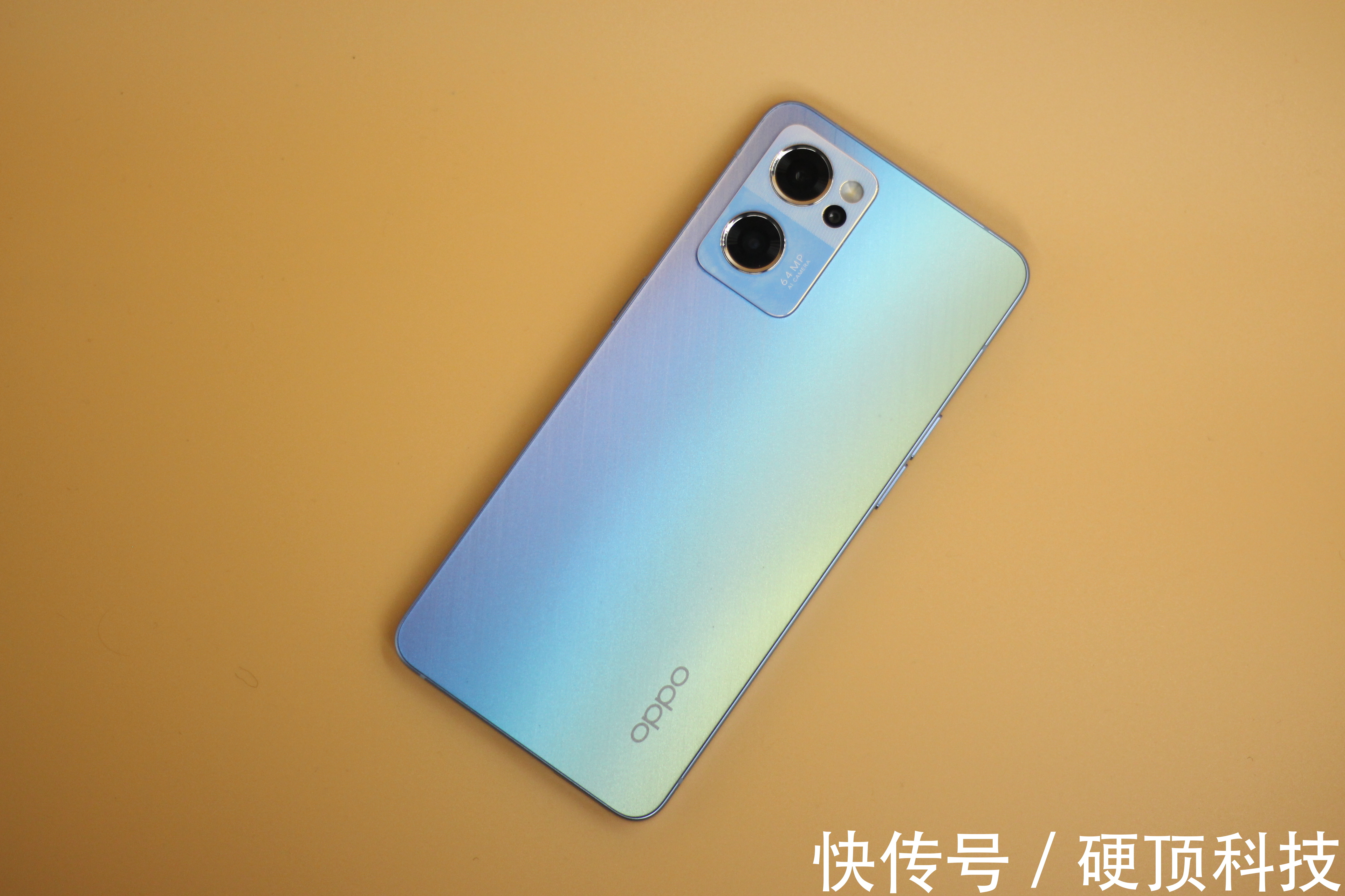 轻薄|同样是2699的起售价，荣耀60 VS OPPO Reno7，重新定义生产力