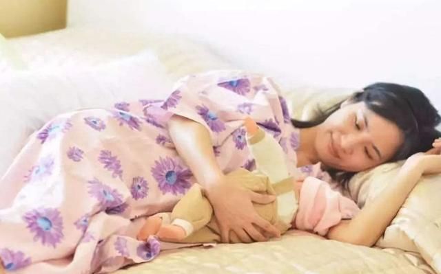 喂养|同天出生,“喝母乳”和“喂奶粉”的宝宝,3个月后差距一目了然