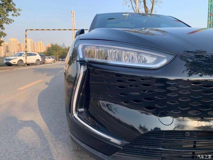 国产车|享受放荡不羁的赛力斯SF5，黑赛所向披靡！