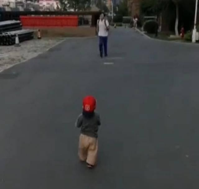 弟弟|每天弟弟都会接哥哥放学,兄弟俩见面时的场景,太让人感动了